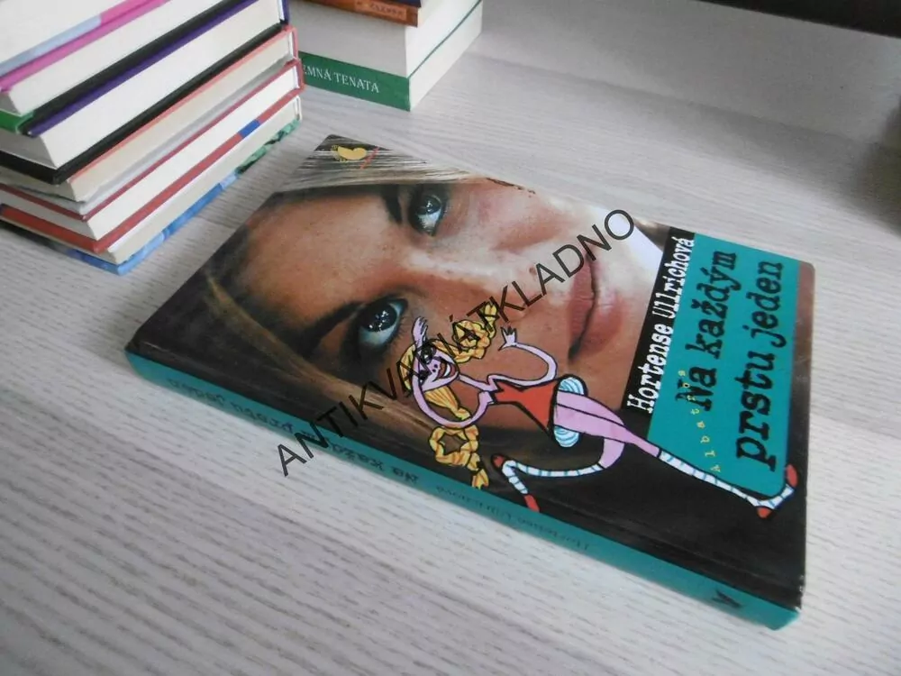 NA KAŽDÝM PRSTU JEDEN, HORTENSE ULLRICHOVÁ, **an