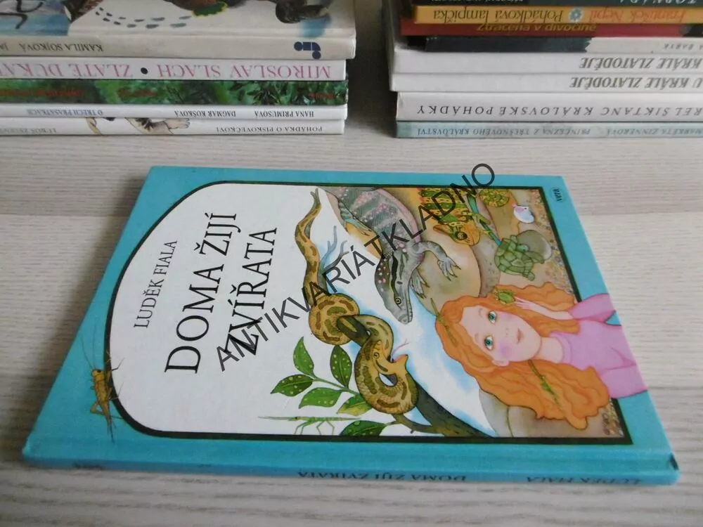 DOMA ŽIJÍ ZVÍŘATA, LUDĚK FIALA, MARIE TICHÁ, **an
