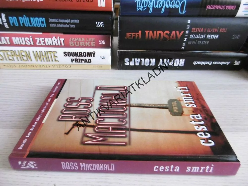 CESTA SMRTI, ROSS MACDONALD, **an
