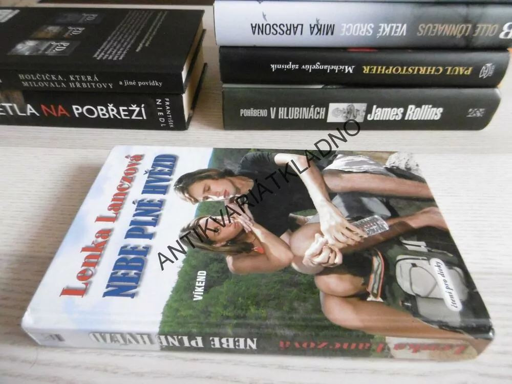 NEBE PLNÉ HVĚZD, LENKA LANCZOVÁ, **an