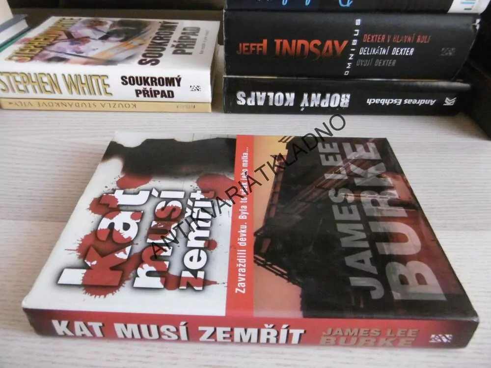 KAT MUSÍ ZEMŘÍT, JAMES LEE BURKE, **an