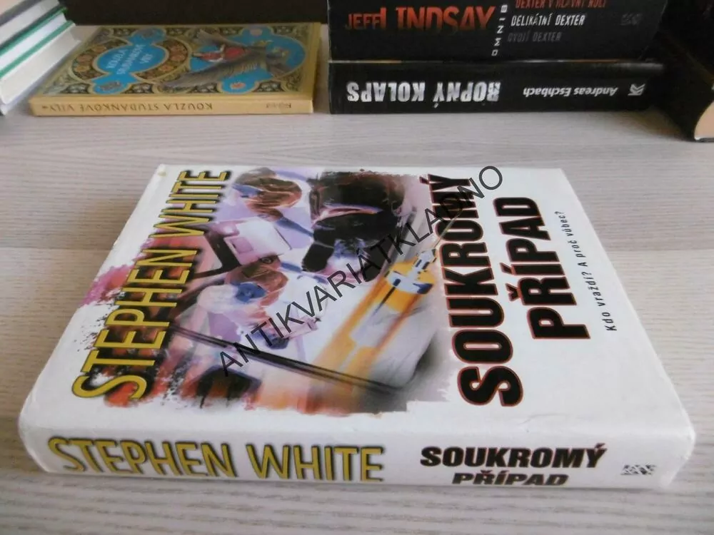 SOUKROMÝ PŘÍPAD, STEPHEN WHITE, **an