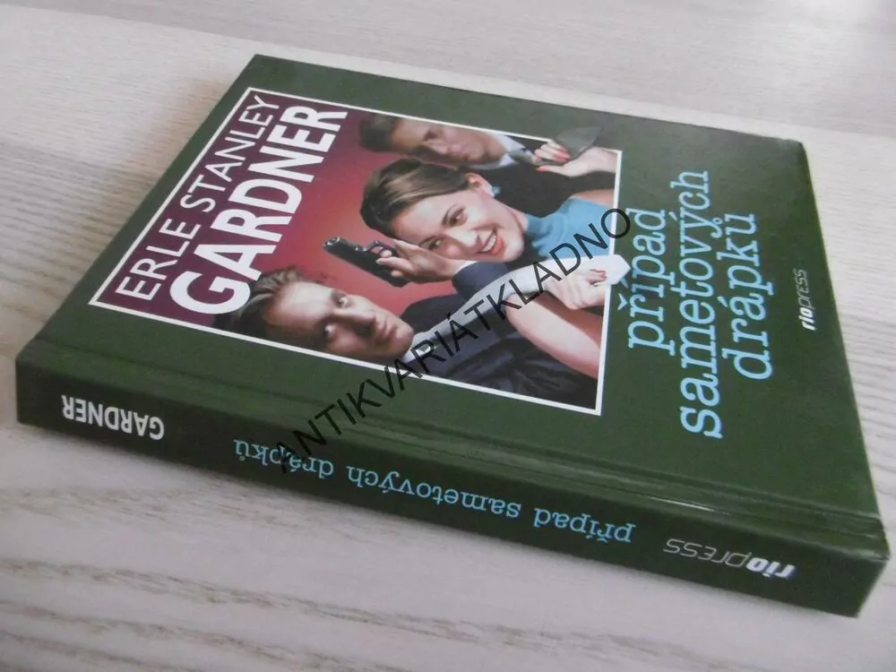 PŘÍPAD SAMETOVÝCH DRÁPKŮ, ERLE STANLEY GARDNER, **an