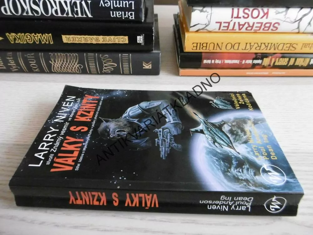 VÁLKY S KZINTY, LARRY NIVEN, **an