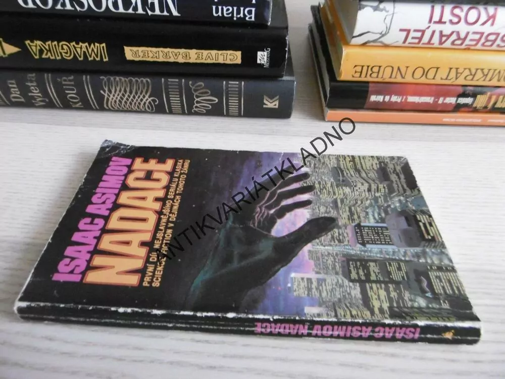 NADACE, ISAAC ASIMOV, **an