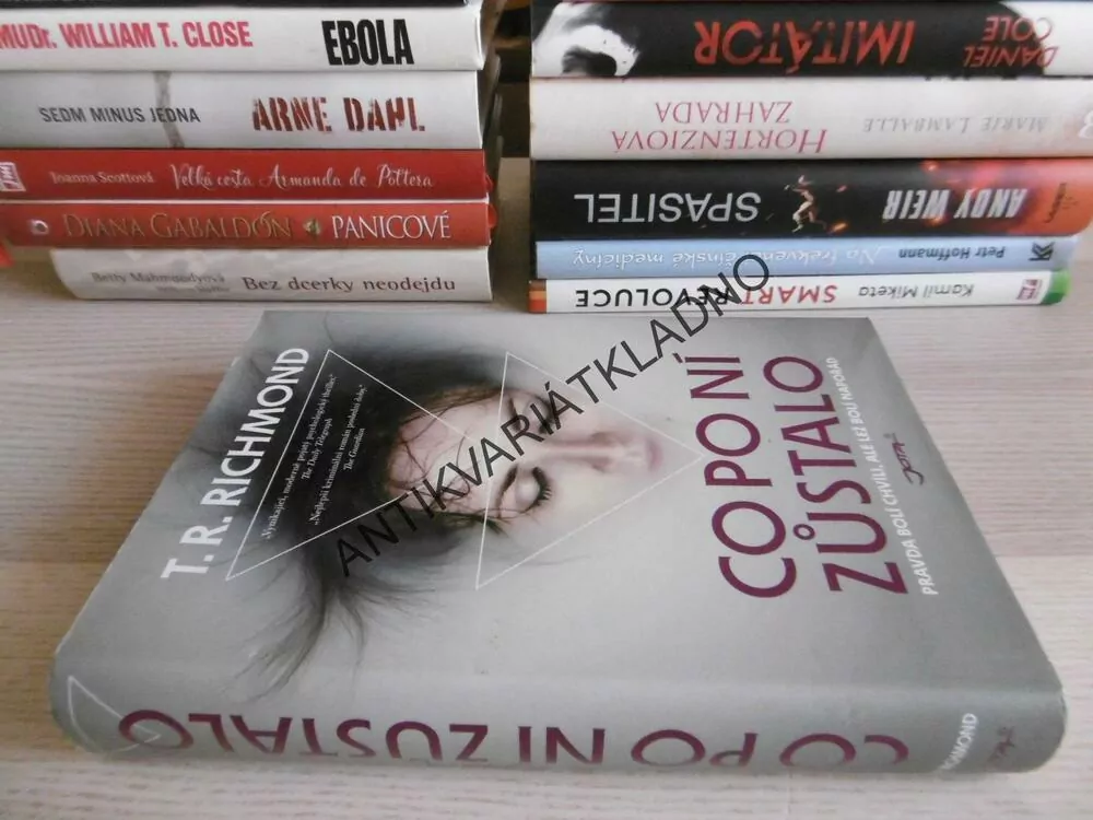 CO PO NÍ ZŮSTALO, T. R. RICHMOND, **an