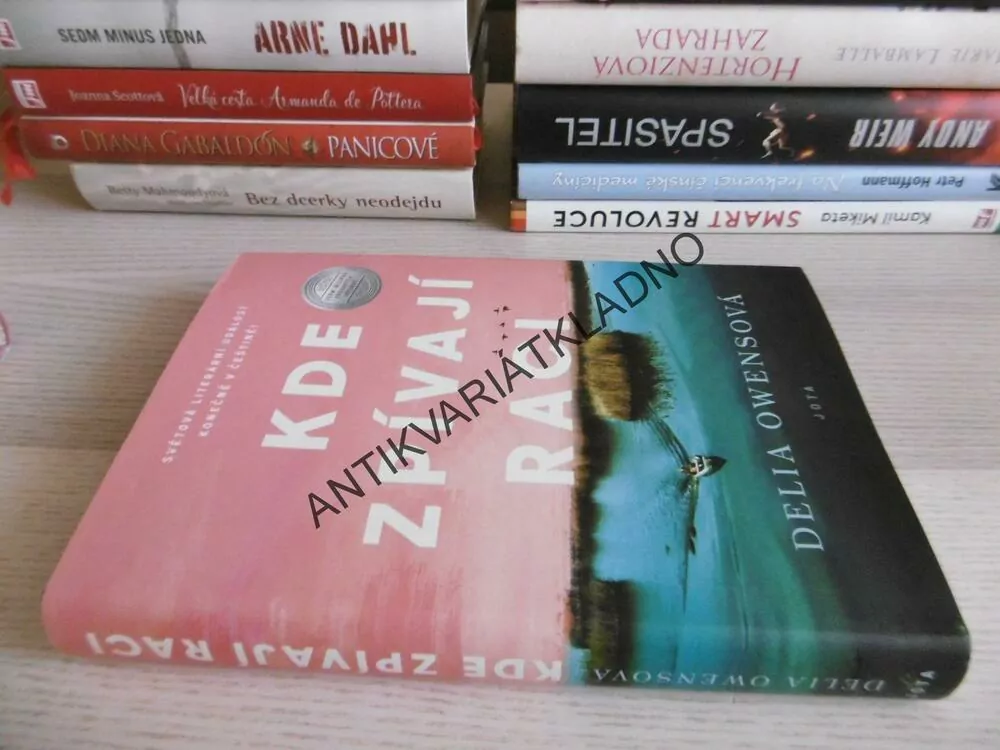 KDE ZPÍVAJÍ RACI, DELIA OWENSOVÁ, **an