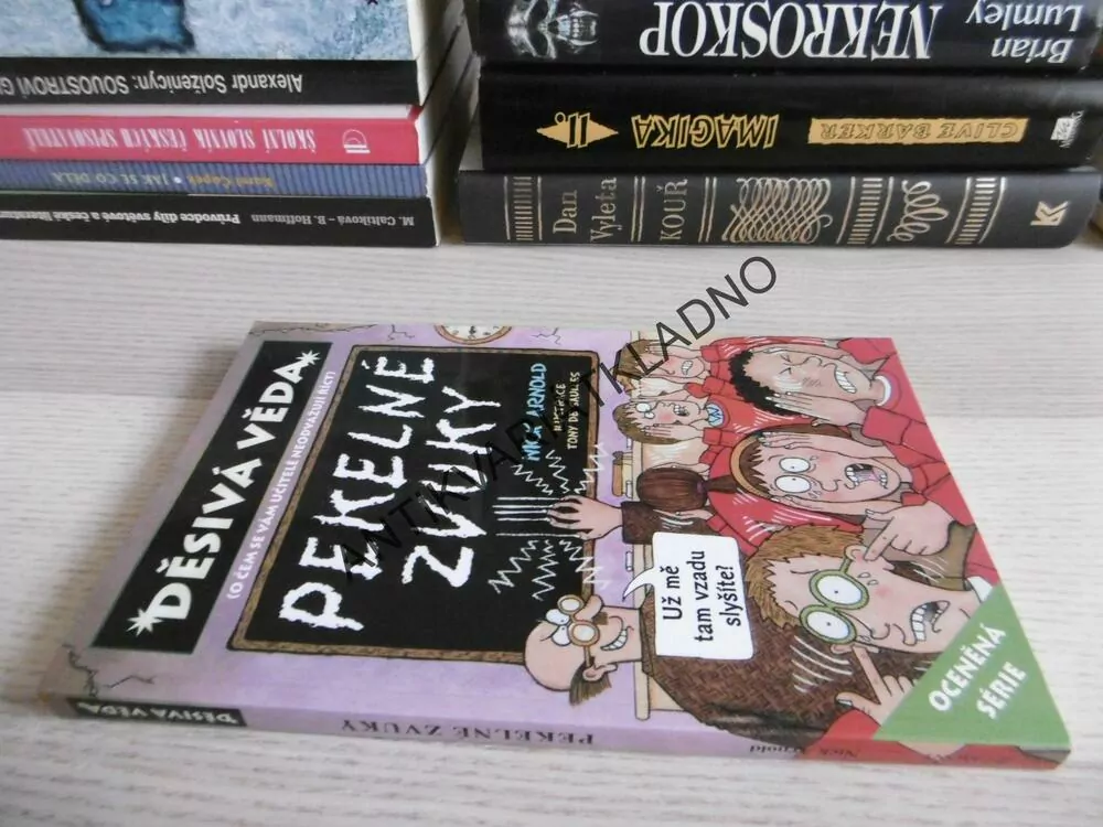 PEKELNÉ ZVUKY, DĚSIVÁ VĚDA, NICK ARNOLD, **an