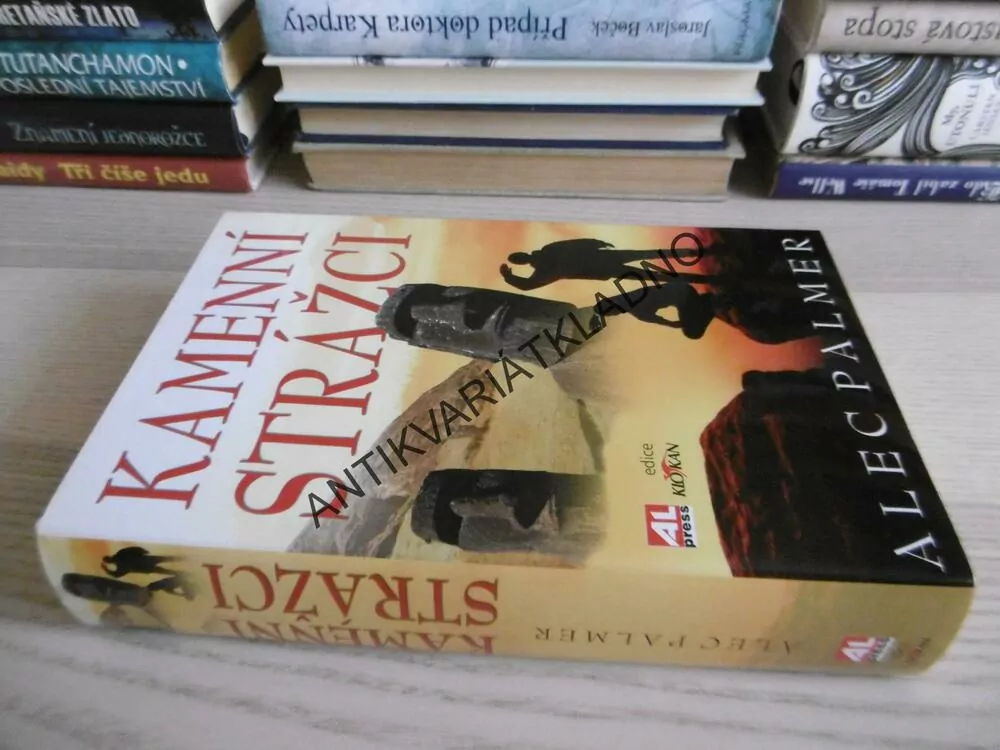 KAMENNÍ STRÁŽCI, ALEC PALMER, **an
