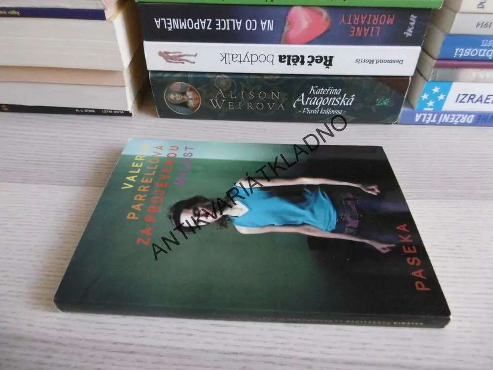 ZA PROJEVENOU MILOST, VALERIA PARRELLOVÁ, **an