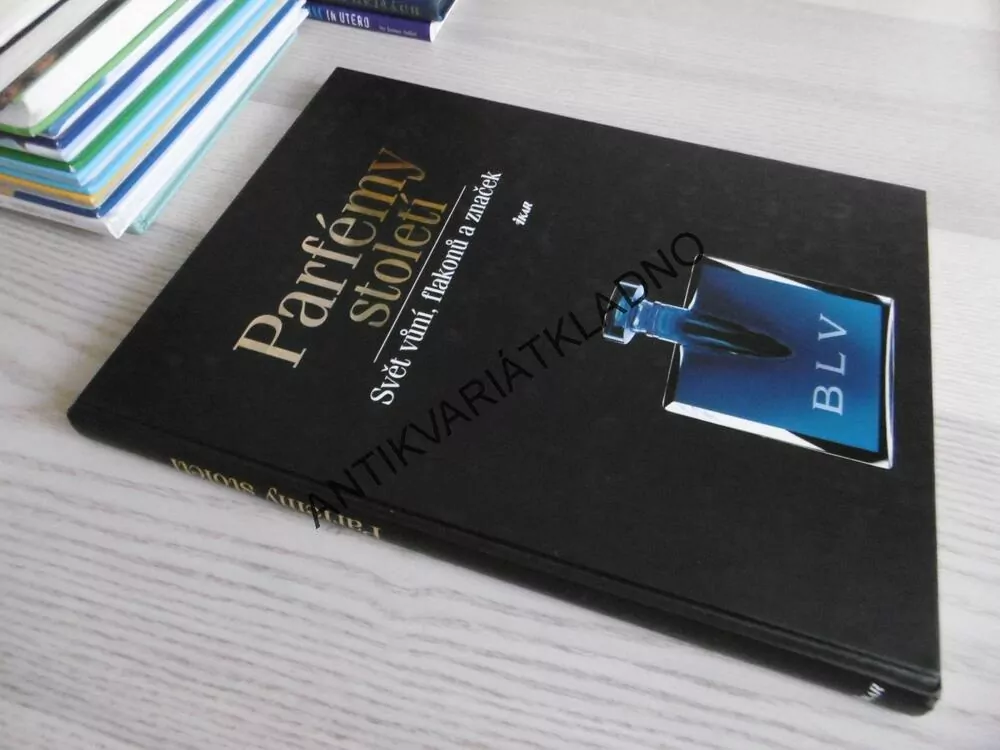 PARFÉMY STOLETÍ, SVĚT VŮNÍ, FLAKONŮ A ZNAČEK, **an