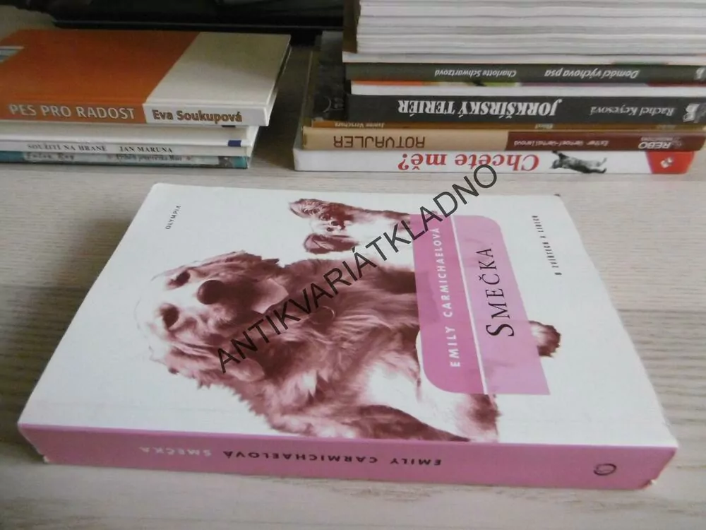 SMEČKA, EMILY CARMICHAELOVÁ, **an
