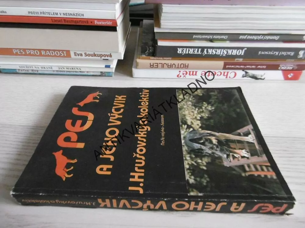 PES A JEHO VÝCVIK, J. HRUŠOVSKÝ A KOLEKTIV, **an