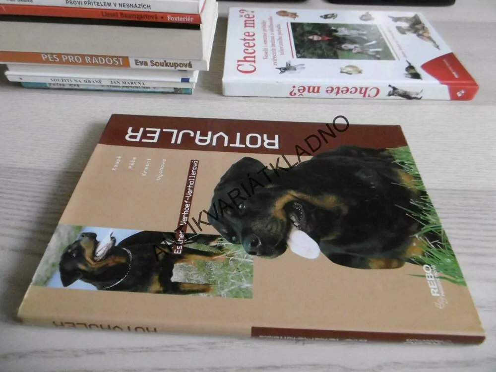 ROTVAJLER, ESTHER VERHOEF-VERHALLENOVÁ, **an