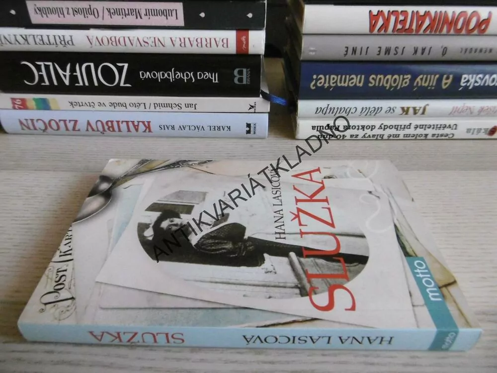 SLUŽKA, HANA LASICOVÁ, **an