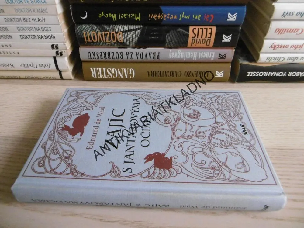 ZAJÍC S JANTAROVÝMA OČIMA, EDMUND DE WAAL, **an