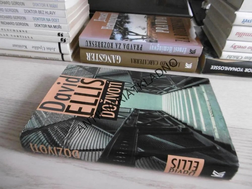 DOŽIVOTÍ, DAVID ELLIS, **an