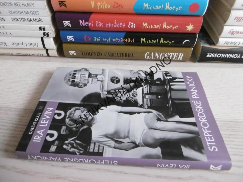 STEPFORDSKÉ PANIČKY, IRA LEVIN, **an