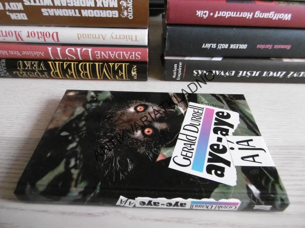 AYE-AYE A JÁ, GERALD DURRELL, **an