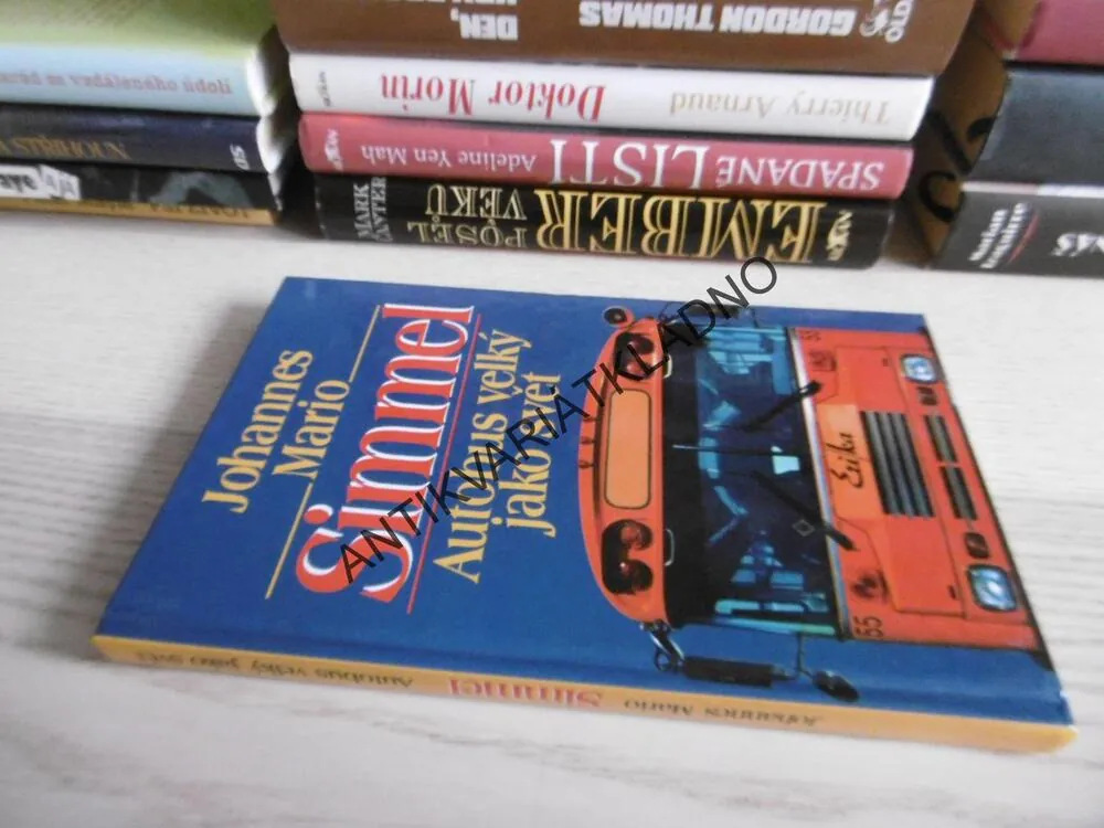 AUTOBUS VELKÝ JAKO SVĚT, JOHANNES MARIO SIMMEL, **an