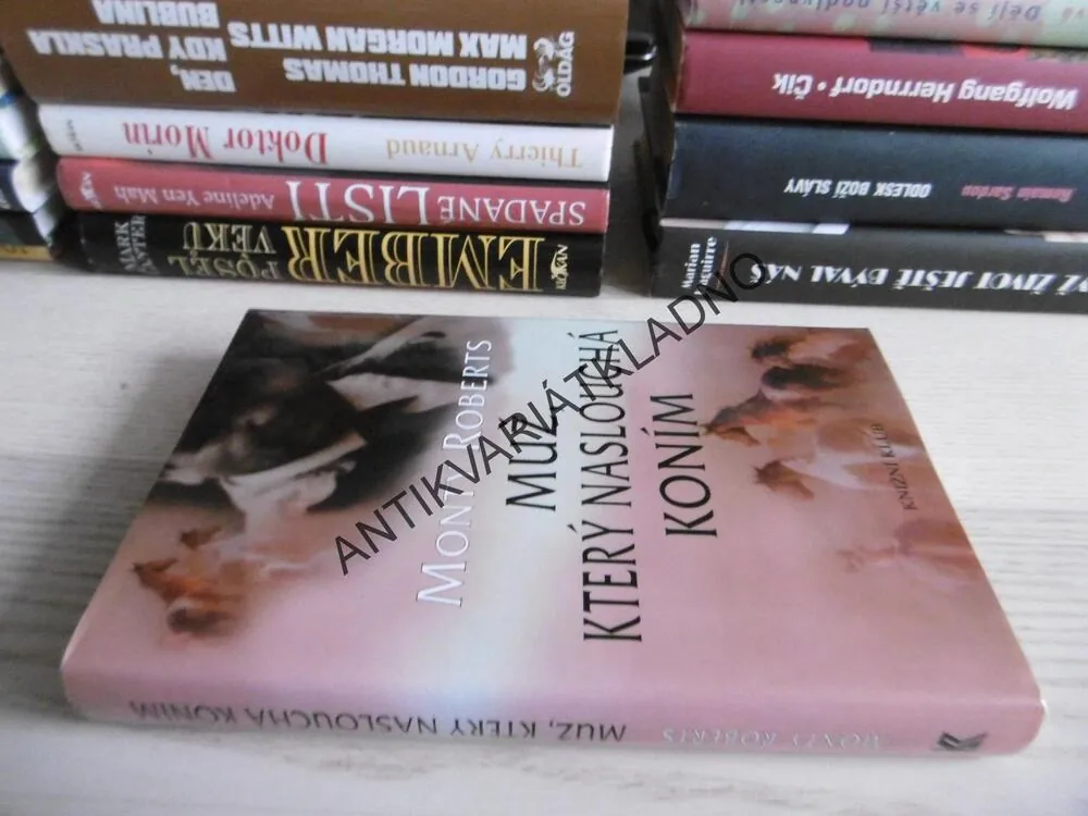 MUŽ, KTERÝ NASLOUCHÁ KONÍM, MONTY ROBERTS, **an