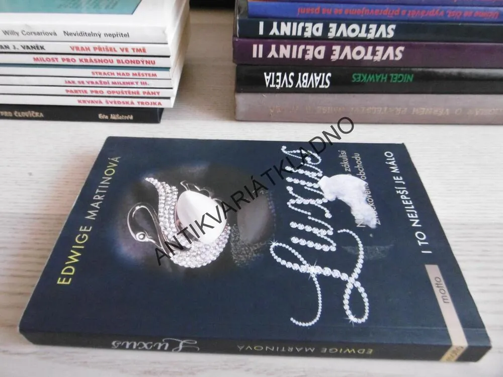 LUXUS, EDWIGE MARTINOVÁ, **an