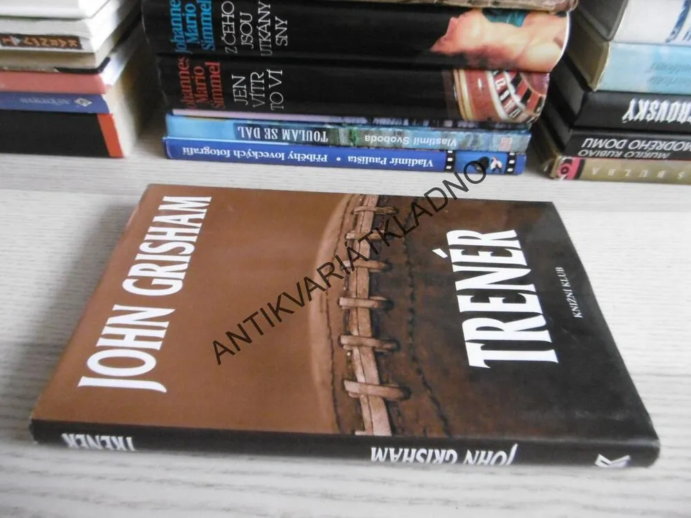 TRENÉR, JOHN GRISHAM, **an