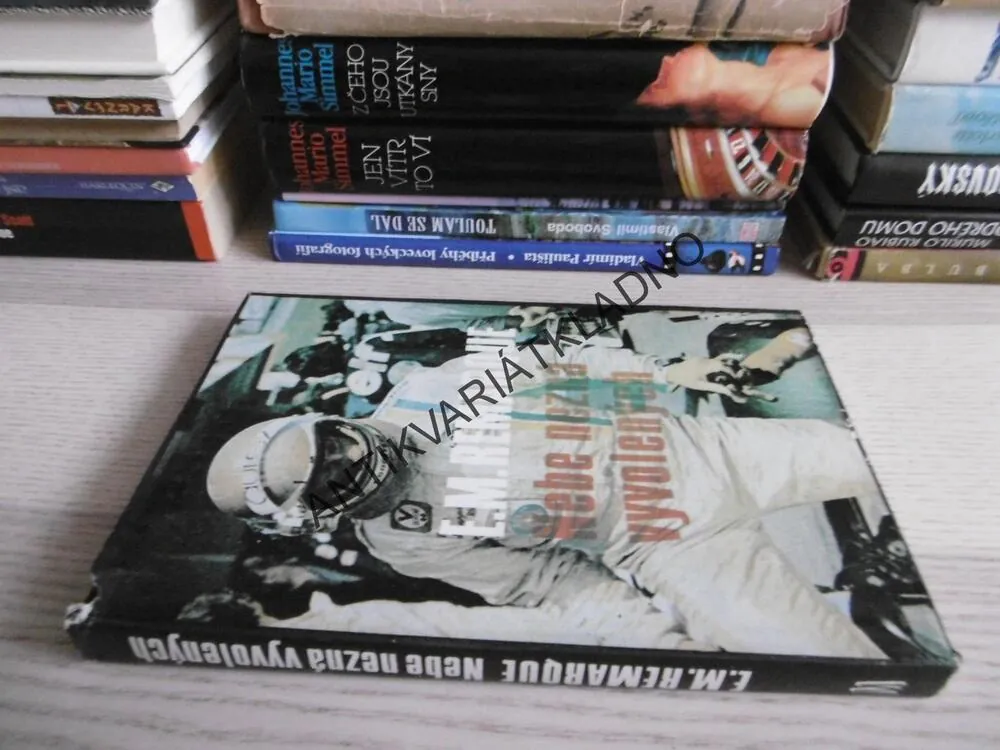 NEBE NEZNÁ VYVOLENÝCH, ERICH MARIA REMARQUE, **an