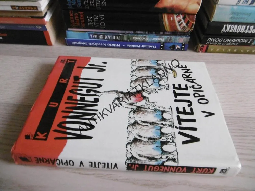 VÍTEJTE V OPIČÁRNĚ, KURT VONNEGUT JR., **an