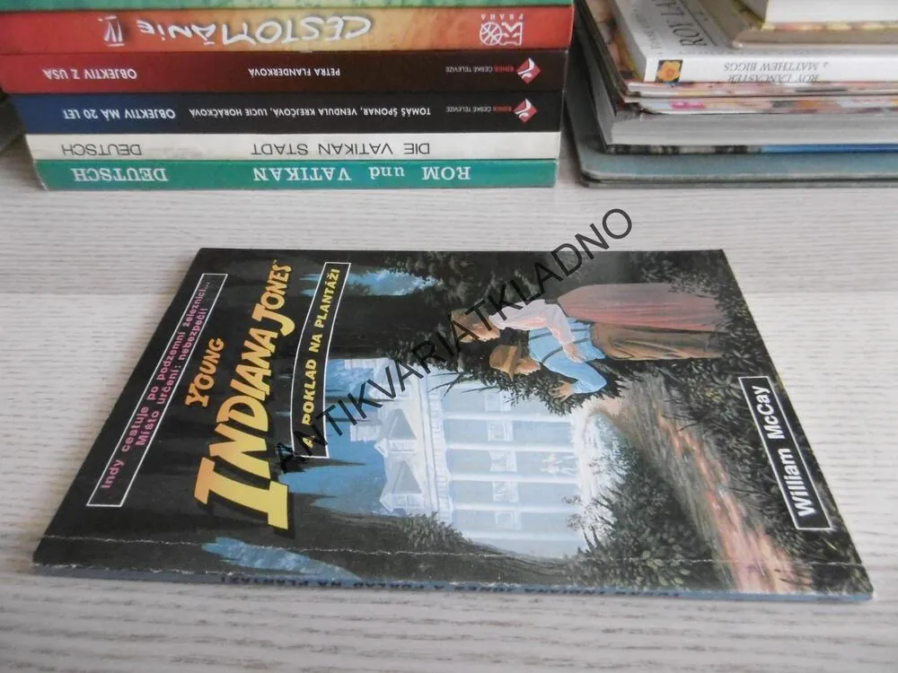 YOUNG INDIANA JONES A POKLAD NA PLANTÁŽI, **an