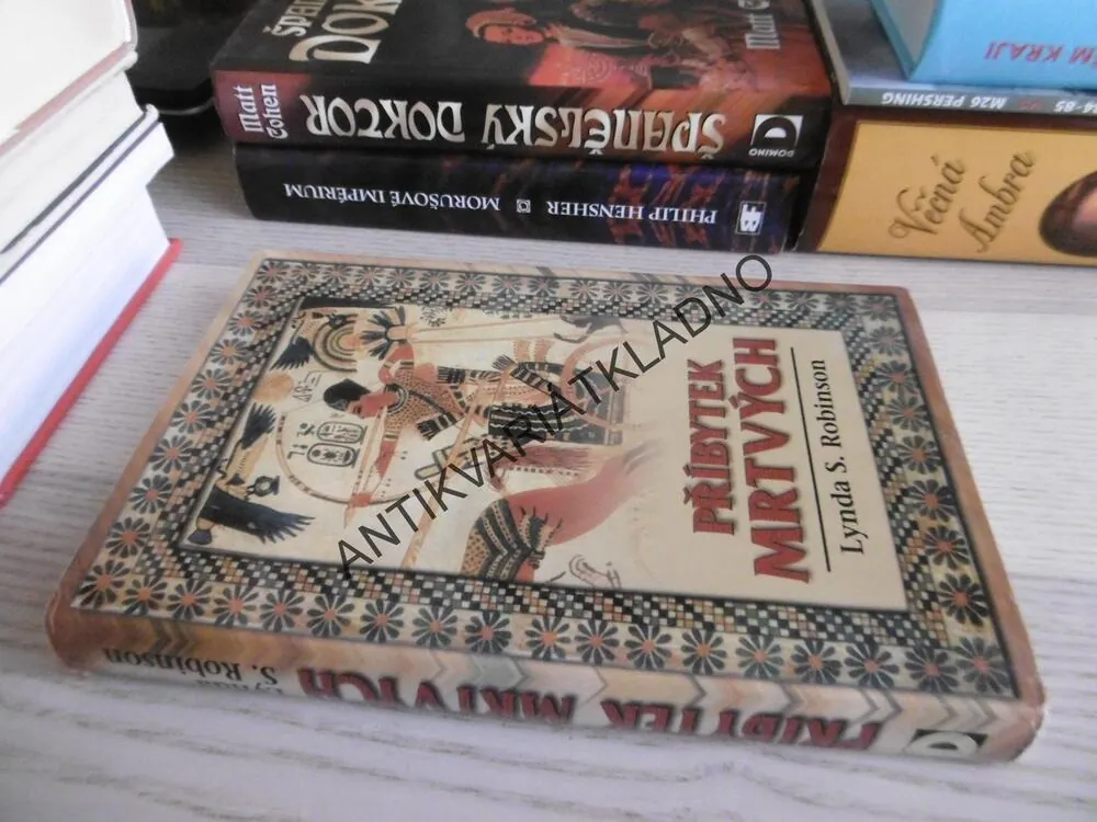 PŘÍBYTEK MRTVÝCH, LYNDA S. ROBINSON, **an