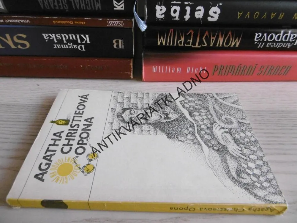 OPONA, AGATHA CHRISTIE, **an