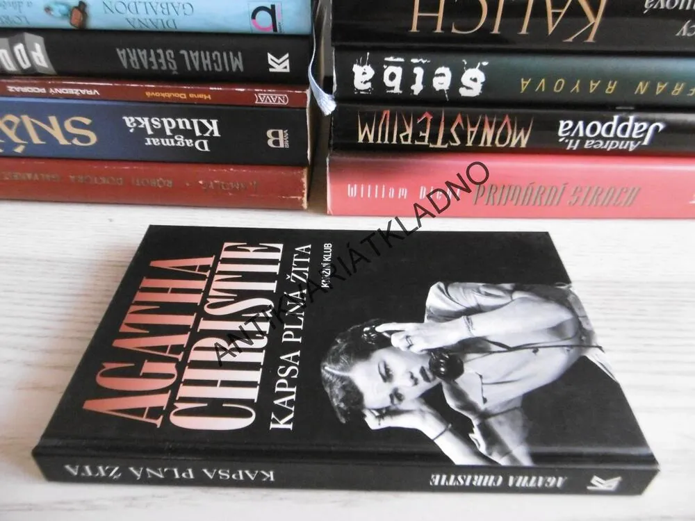 KAPSA PLNÁ ŽITA, AGATHA CHRISTIE, **an