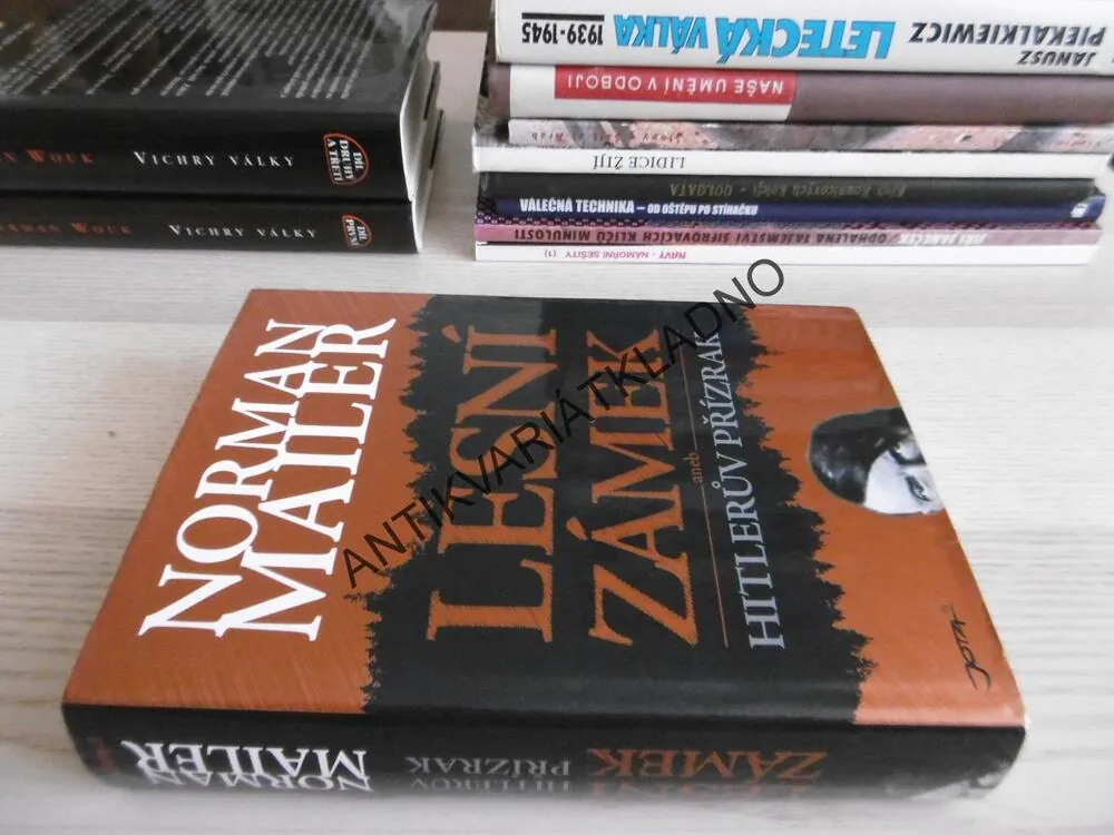 LESNÍ ZÁMEK ANEB HITLERŮV PŘÍZRAK, NORMAN MAILER, **an