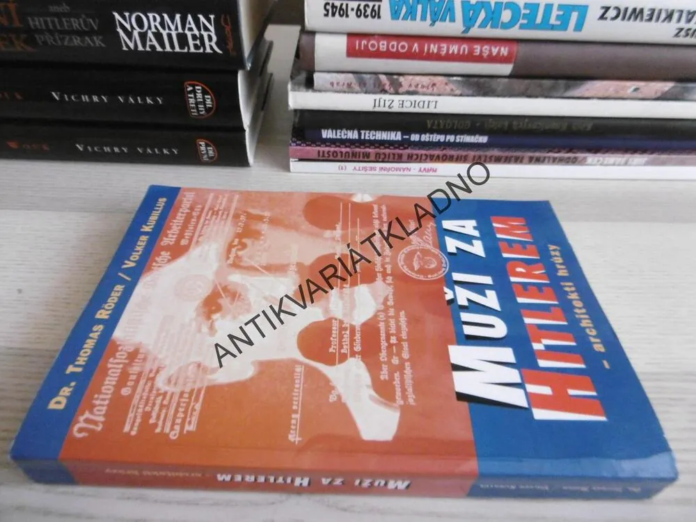 MUŽI ZA HITLEREM, ARCHITEKTI HRŮZY, DR. THOMAS RÖDER, VOLKER KUBILLUS, **an