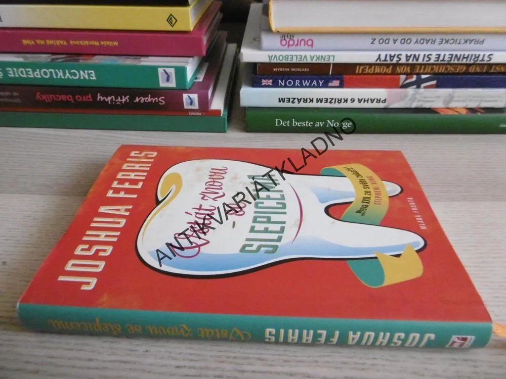 VSTÁT ZNOVU SE SLEPICEMA, JOSHUA FERRIS, **an