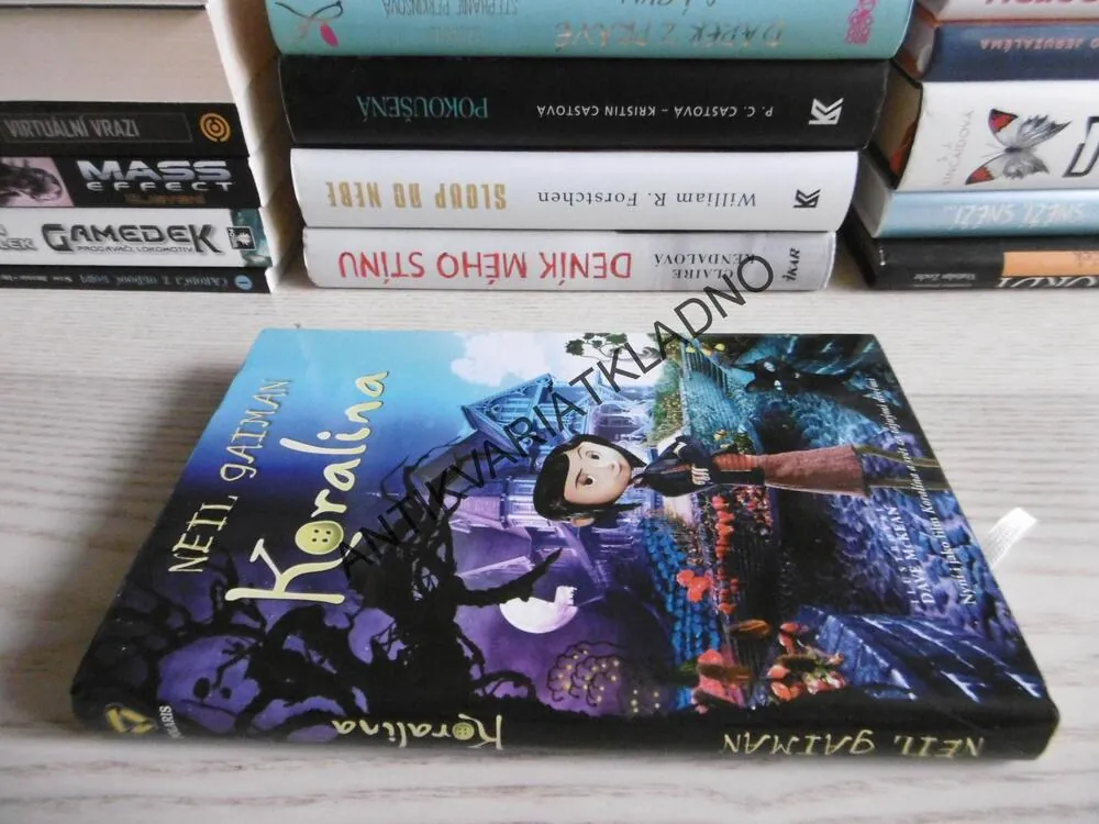 KORALINA, NEIL GAIMAN, **an