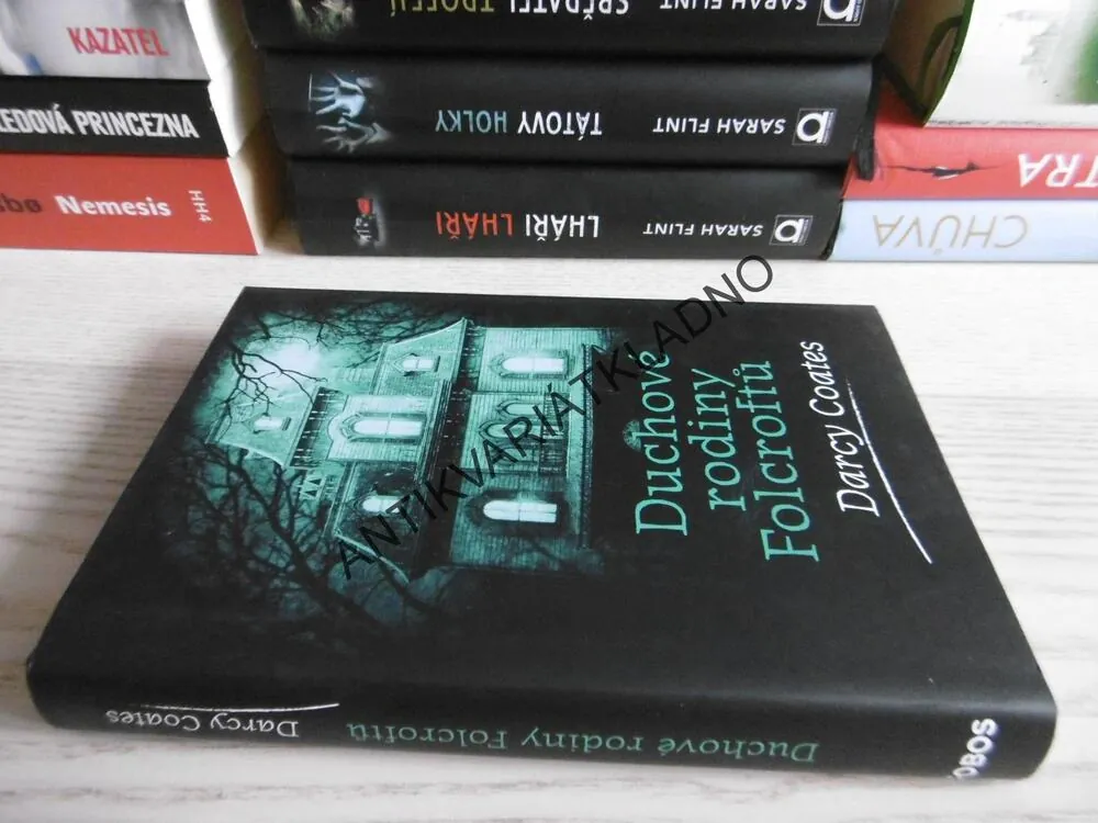 DUCHOVÉ RODINY FOLCROFTŮ, DARCY COATES, **an