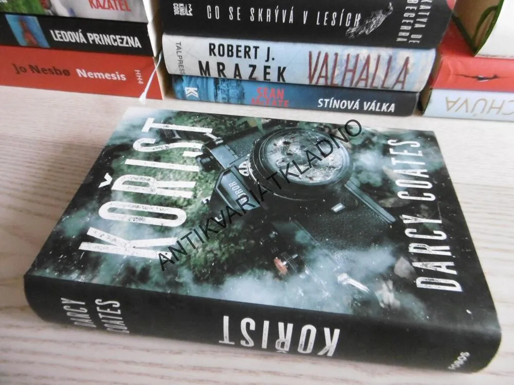 KOŘIST, DARCY COATES, **an