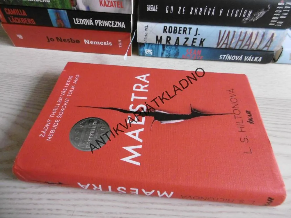 MAESTRA, L.S. HILTONOVÁ, **an