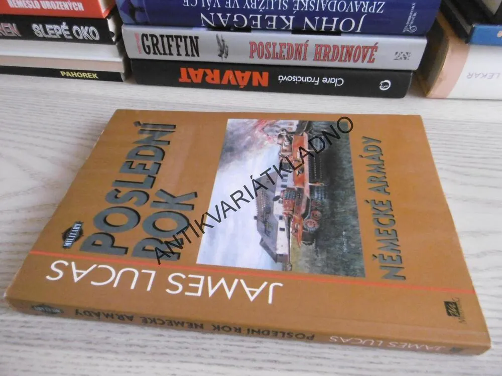 POSLEDNÍ ROK NĚMECKÉ ARMÁDY, JAMES LUCAS, **an