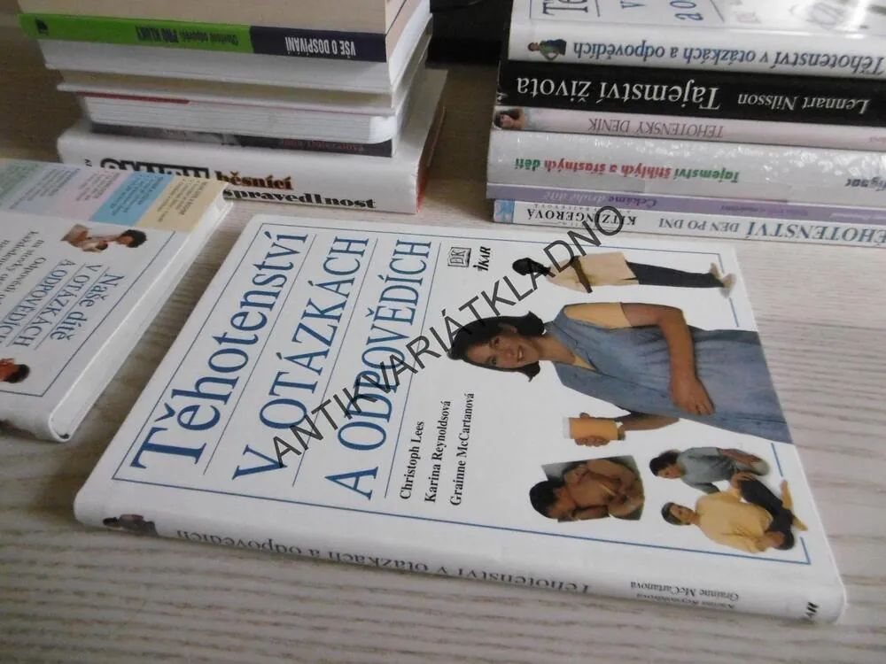 TĚHOTENSTVÍ V OTÁZKÁCH A ODPOVĚDÍCH, KARINA REYNOLDOSOVÁ, **an