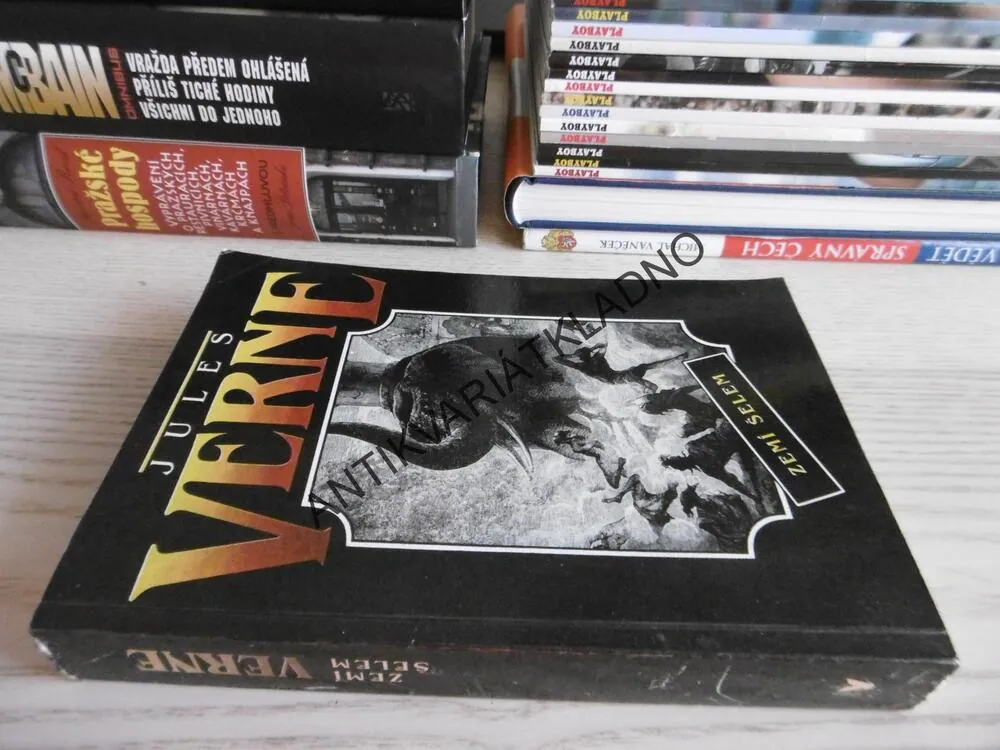 ZEMÍ ŠELEM, JULES VERNE, **an