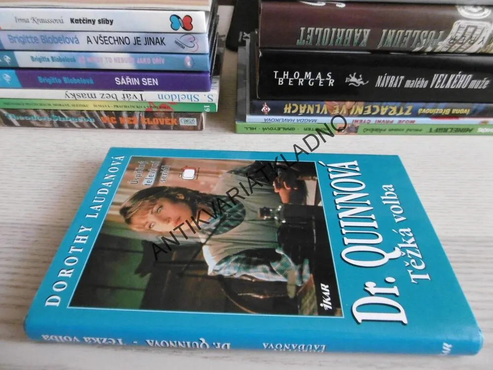 TĚŽKÁ VOLBA, DR. QUINNOVÁ, DOROTHY LAUDANOVÁ, **an
