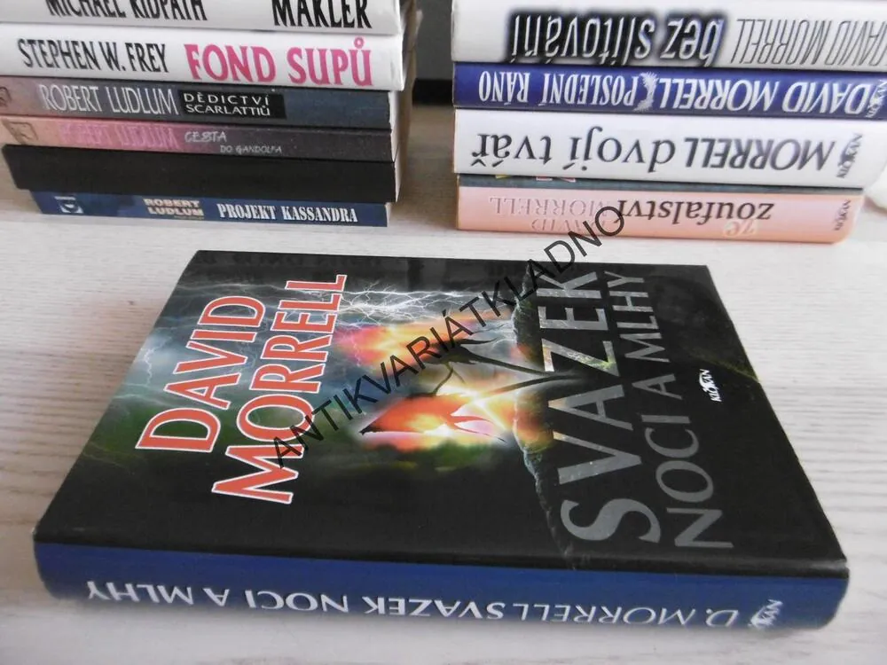 SVAZEK NOCI A MLHY, DAVID MORRELL, **an