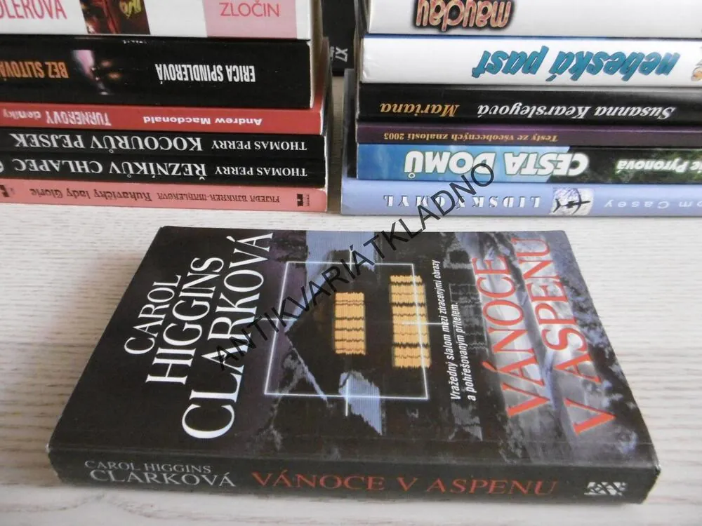 VÁNOCE V ASPENU, CAROL HIGGINS CLARKOVÁ, **an