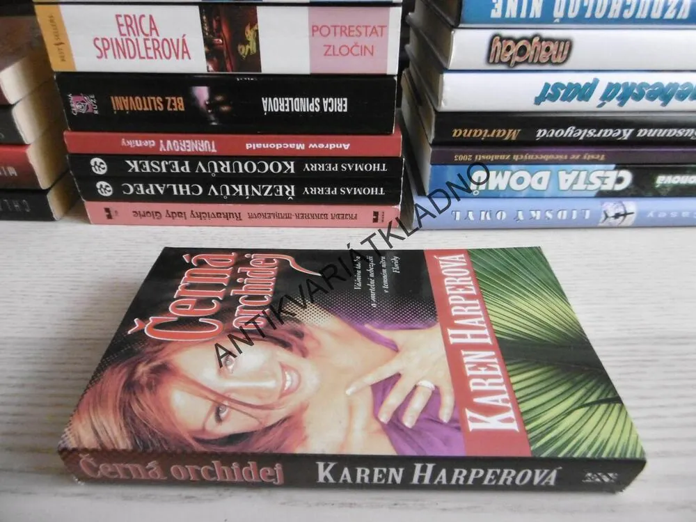 ČERNÁ ORCHIDEJ, KAREN HARPEROVÁ, **an