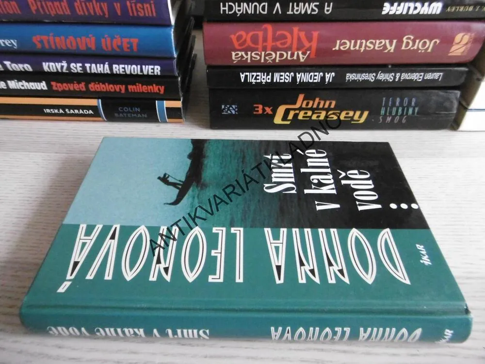 SMRT V KALNÉ VODĚ, DONNA LEONOVÁ, **an