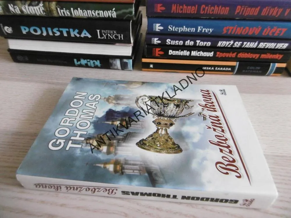 BEZBOŽNÁ IKONA, GORDON THOMAS, **an