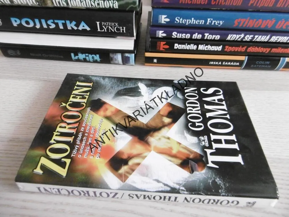 ZOTROČENI, GORDON THOMAS, **an